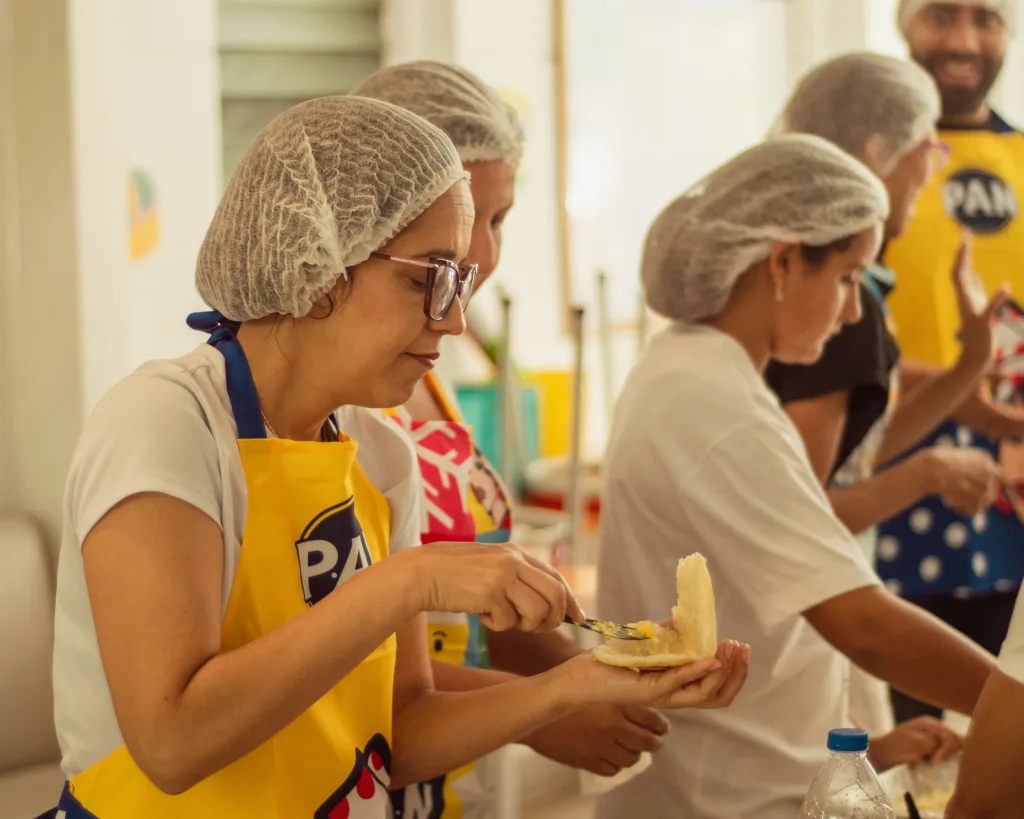 Santa en las calles y Casa Ronald McDonald's organizan un arepazo solidario