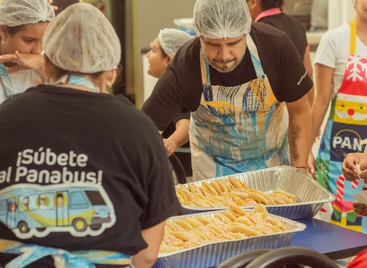 Santa en las calles y Casa Ronald McDonald's organizan un arepazo solidario