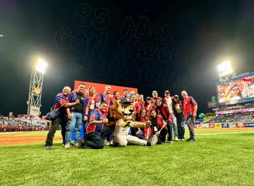 Savoy celebró sus 85 años con 34.000 fanáticos del béisbol