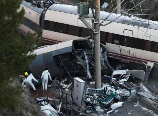 Otro grave accidente de tren en España: van al menos 64 muertos