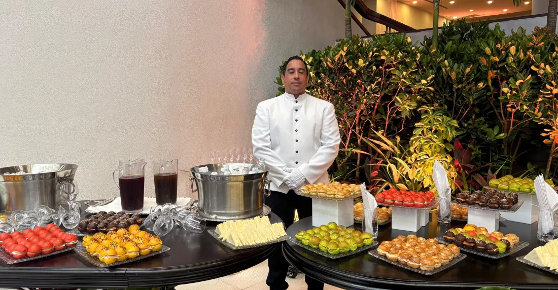Los mesoneros de eventos serán profesionales con la UCAB y Festejos Mar