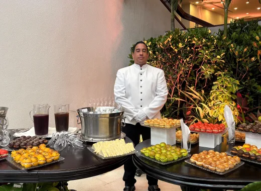 Los mesoneros de eventos serán profesionales con la UCAB y Festejos Mar