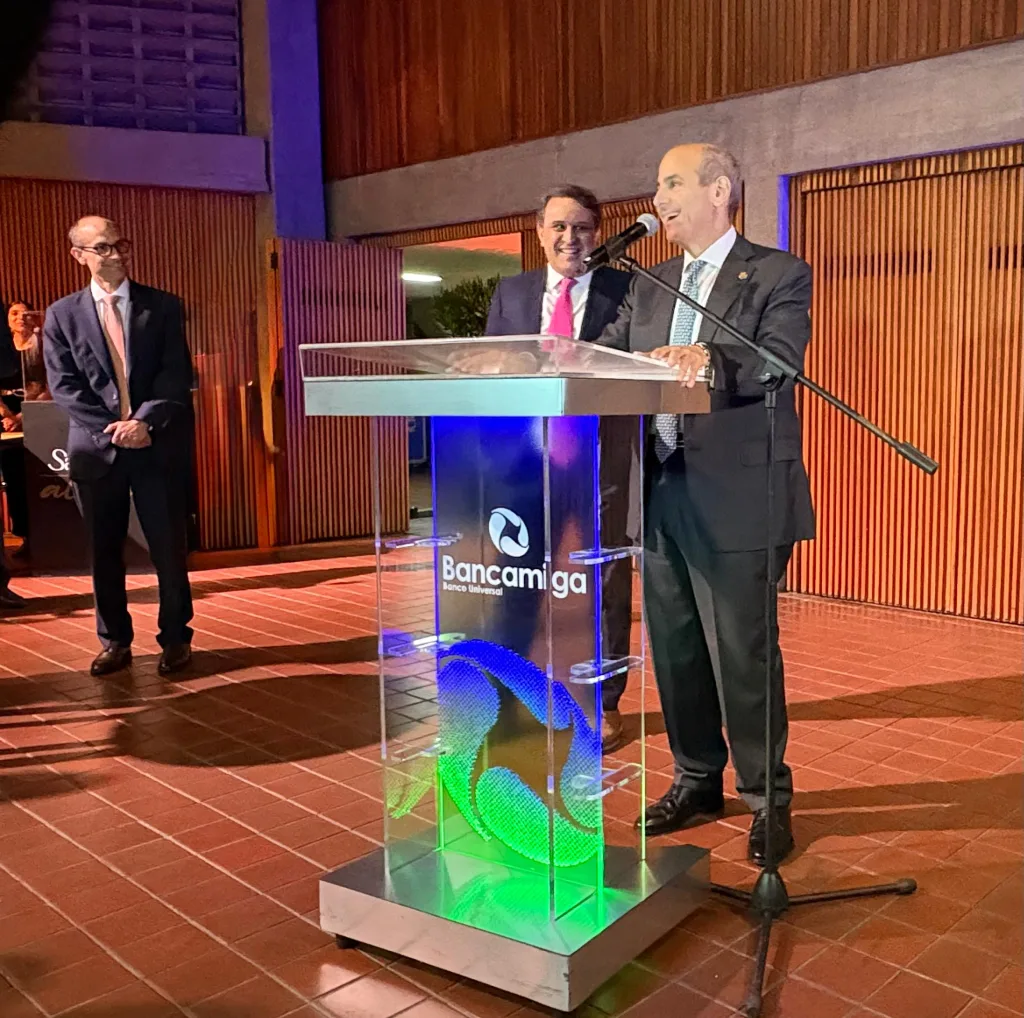 Así fue la cena de Enrique Limardo en la UCV: un menú de 7 pasos con toques lúdicos