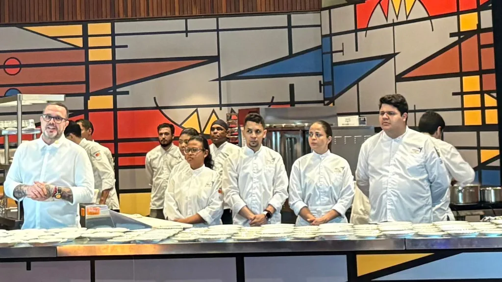 Así fue la cena de Enrique Limardo en la UCV: un menú de 7 pasos con toques lúdicos