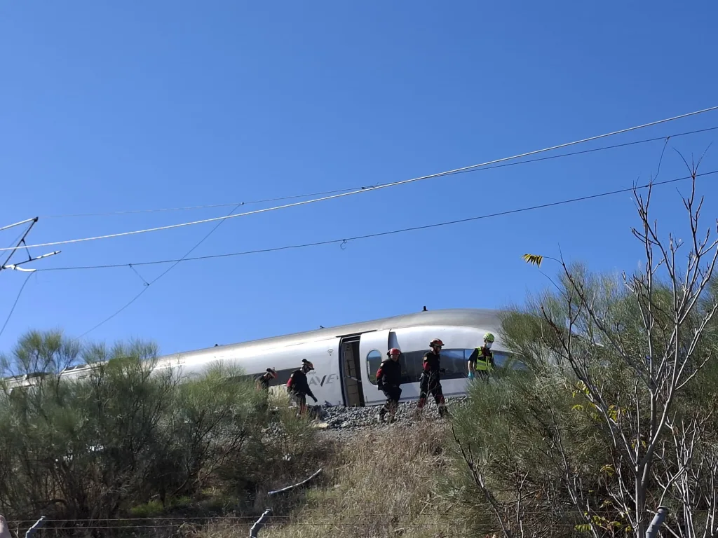 Otro grave accidente de tren en España: van al menos 64 muertos