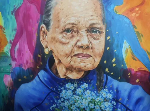 El mural, ubicado en las instalaciones de Amnistía Internacional Venezuela, está acompañado de una placa conmemorativa que incluye un código QR. A través de este recurso, los visitantes pueden conocer más detalles sobre la Carmen navas historia y la lucha de la familia Navas.